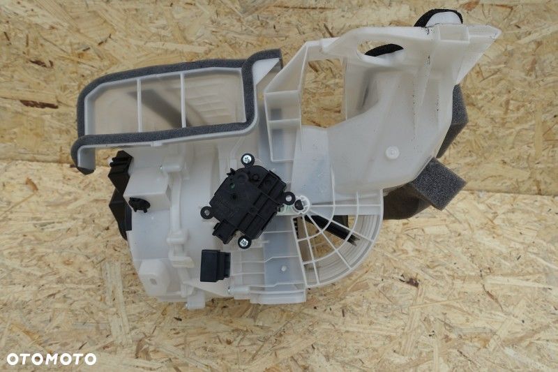 WENTYLATOR DMUCHAWA NAGRZEWNICY MAZDA 3 19-20r. - 6