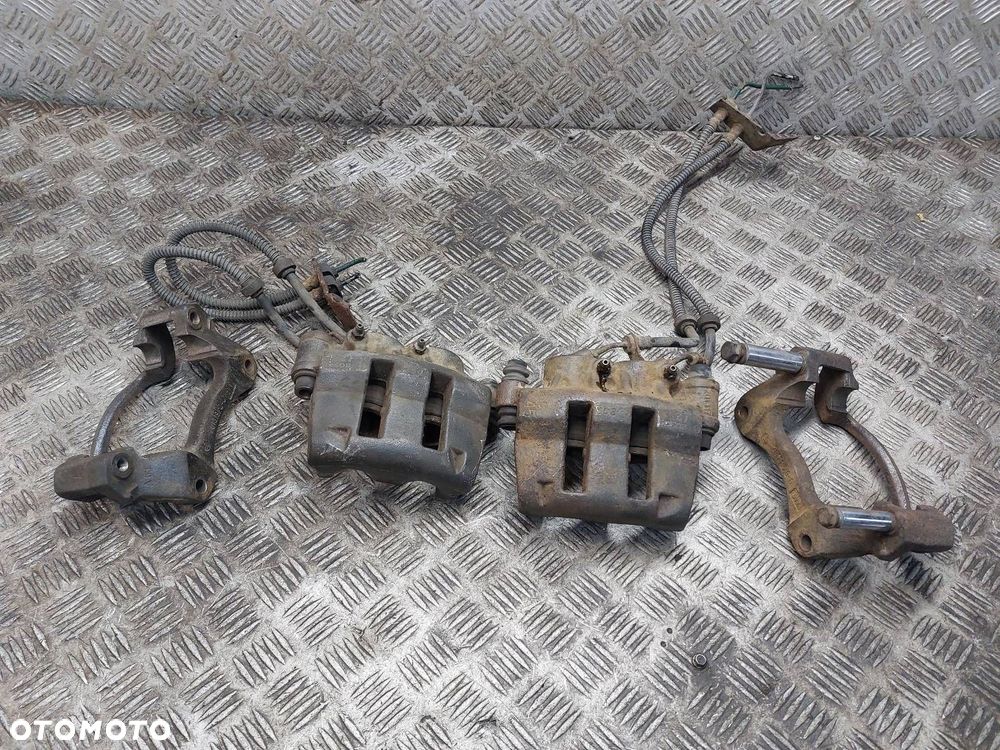 ZACISK HAMULCOWY LEWY PRZÓD + PRAWY PRZÓD OPEL MOVANO A 2.2 DTI - 1