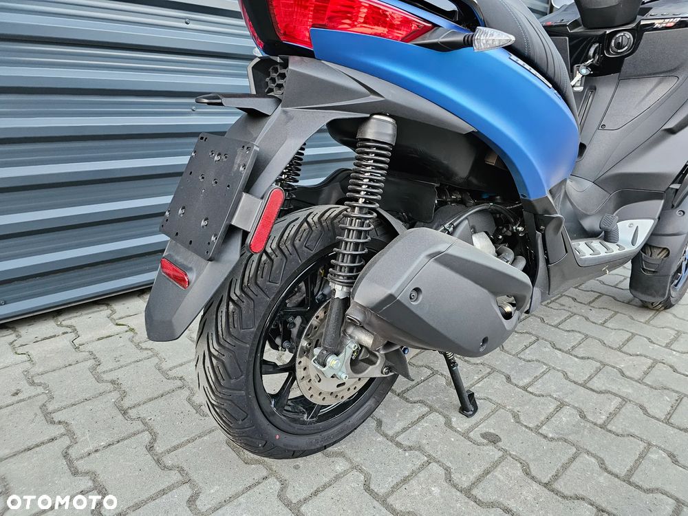Piaggio MP-3 - 10