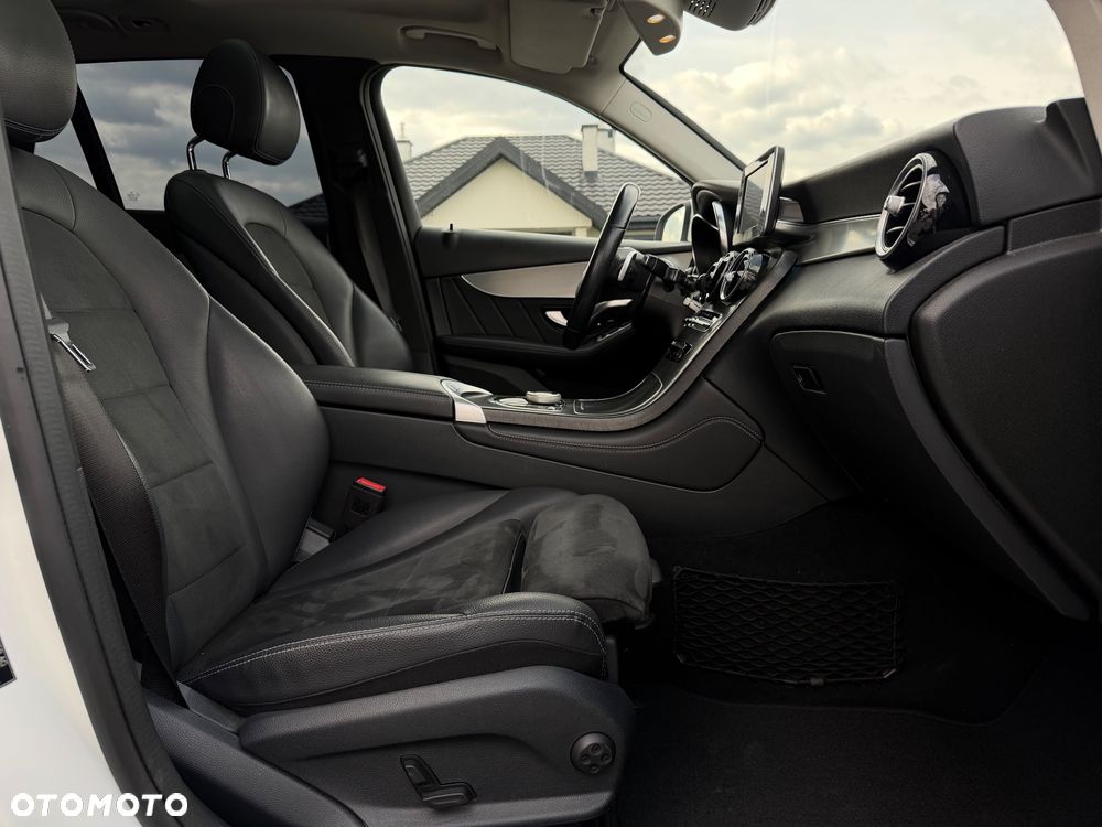 Mercedes-Benz GLC 250 4Matic 9G-TRONIC AMG Line - 12