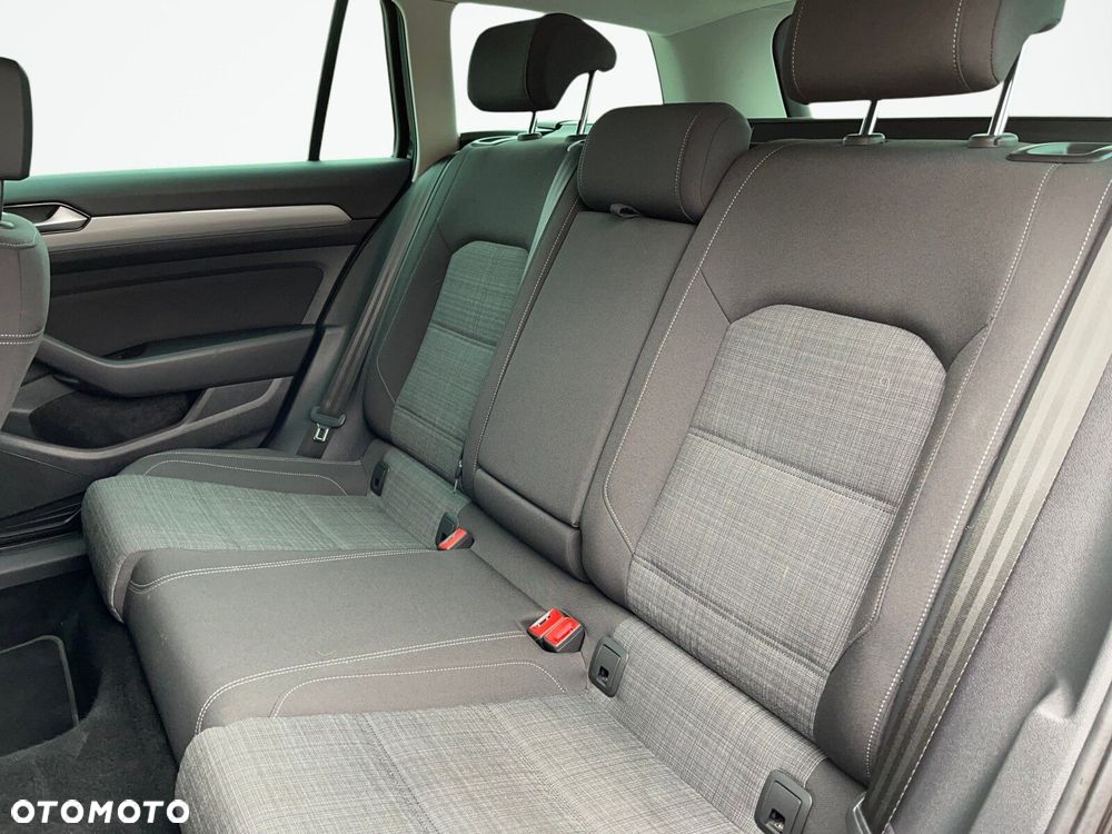 Volkswagen Passat - 11