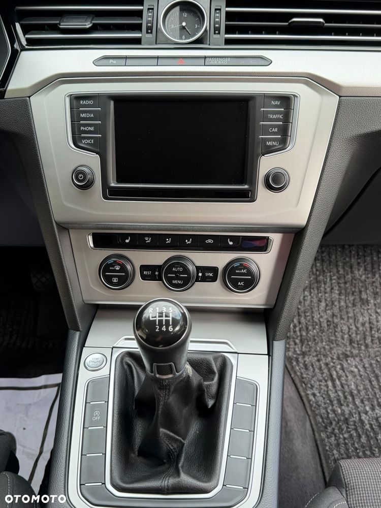 Volkswagen Passat 2.0 TDI (BlueMotion Technology) Comfortline - 17