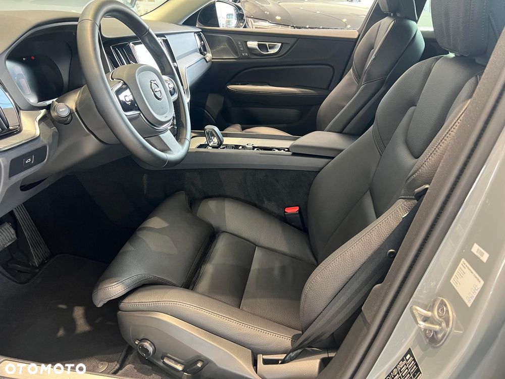 Volvo V60 B4 B DKG Plus Dark - 23