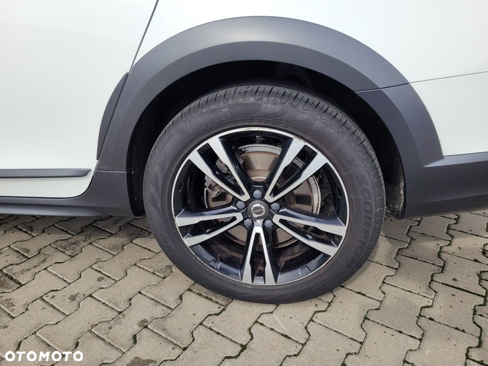 Volvo V90 Cross Country - 35