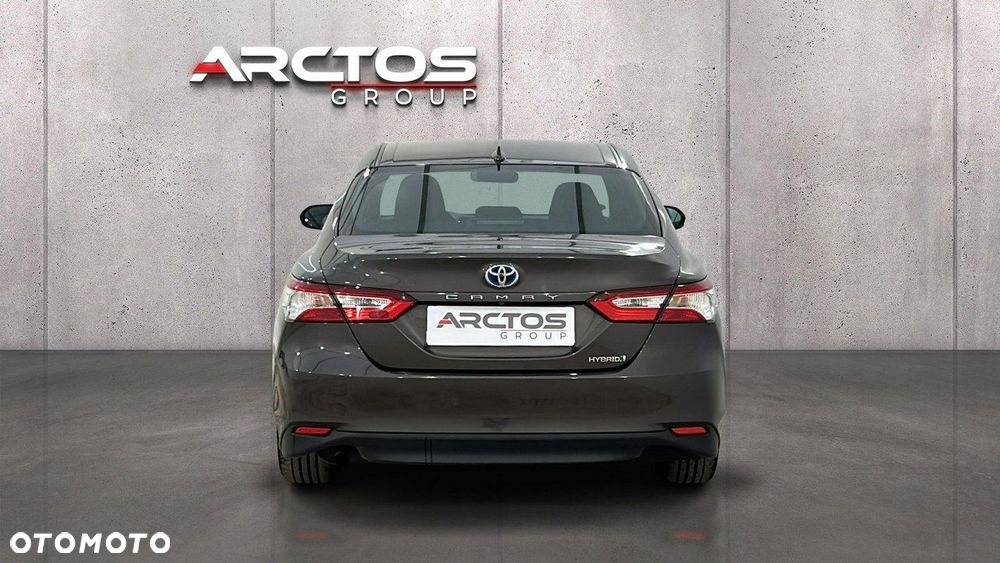 Toyota Camry - 4