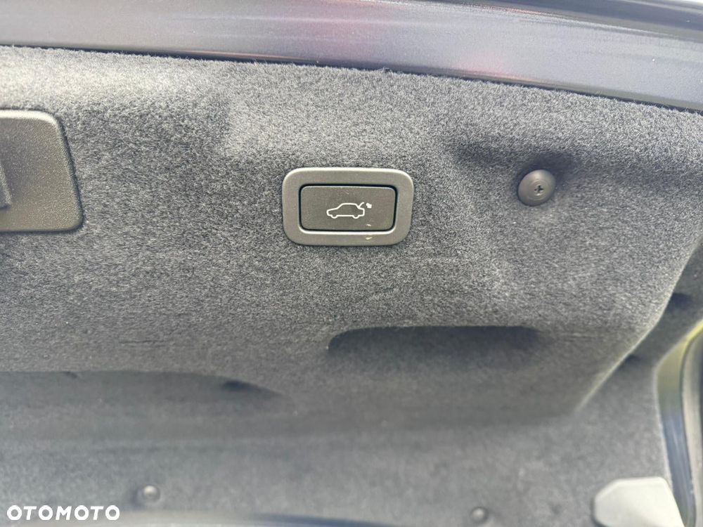 Jaguar XE 2.0 D R-Sport - 11