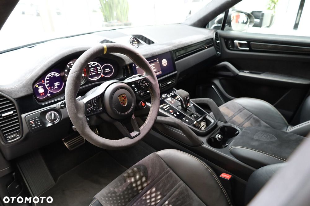 Porsche Cayenne Turbo GT - 7