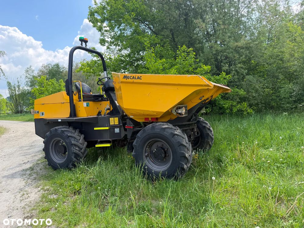 Terex Mecalac TA6s Wozidło wózek z Obrotową Kolebą. 6 ton ładowność. 4x4. Silnik Perkins. 4 cylindry. 808 mtg. 2022 rok. Kamera z wielkim Ekranem! Jazda Rewers 3prędkości. Maszyna jak Nowa z Norweskiego Gospodarstwa! Ani deka luzów i wycieków! Hydrostatic. Pełny Oryginał. Hamulce brzytwa. Serwisy w DEKRA. Maszyna Woziła lekkie ładunki. Praktycznie zerowe zużycie. Wielka Okazja. Wszystko w pełnym Oryginale. Opony Oryginał wszystkie jak Nowe. Komendy Głosowe w maszynie! - 8