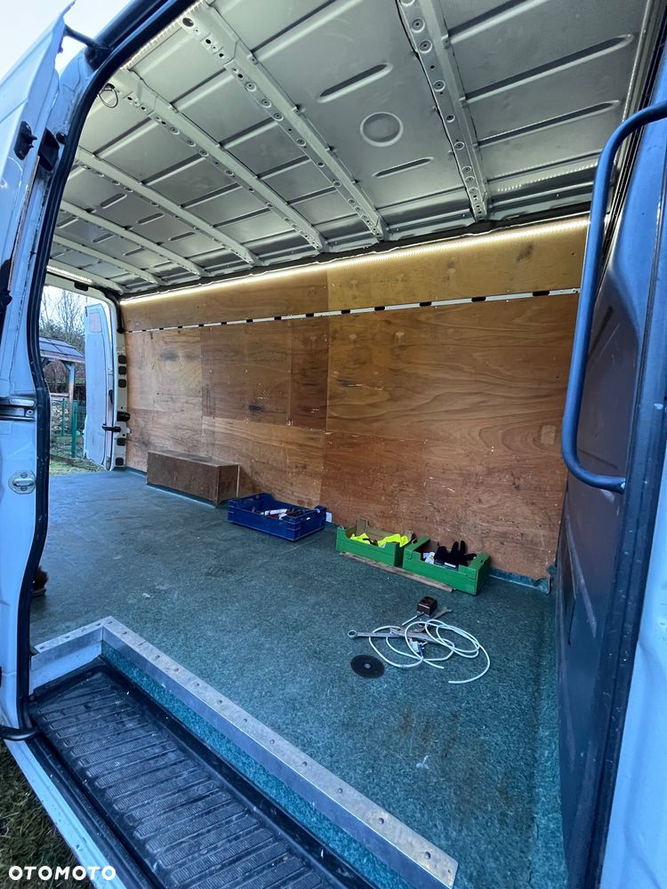 Mercedes-Benz Sprinter - 6