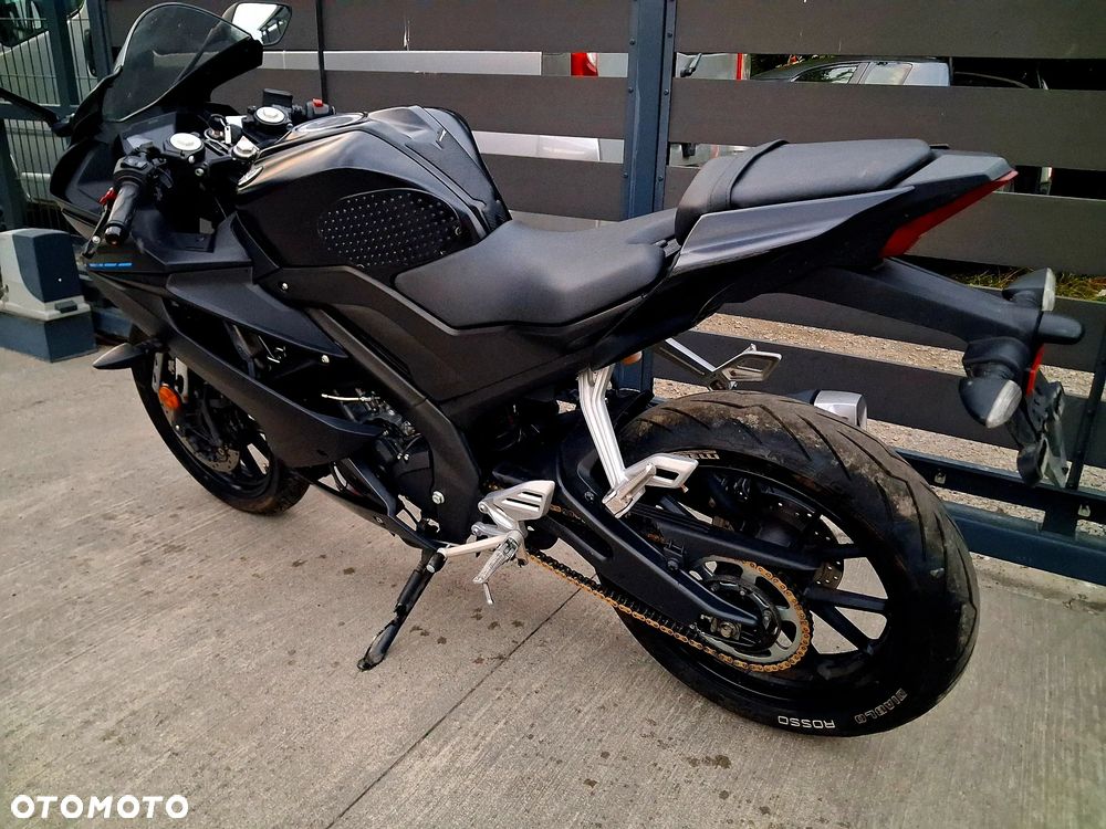 Yamaha YZF - 4