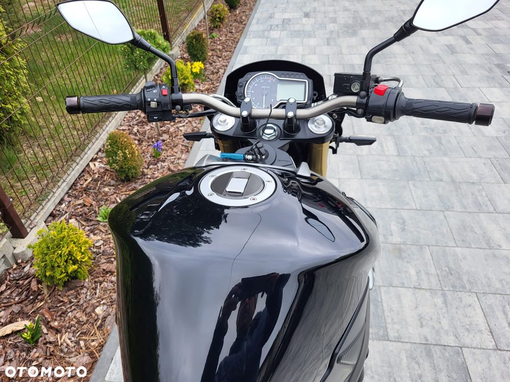 Suzuki GSR - 15