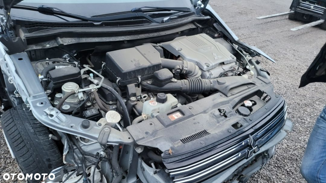 Mitsubishi Outlander - 13