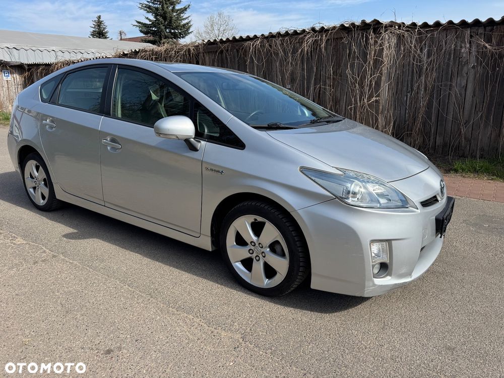 Toyota Prius (Hybrid) Life - 8