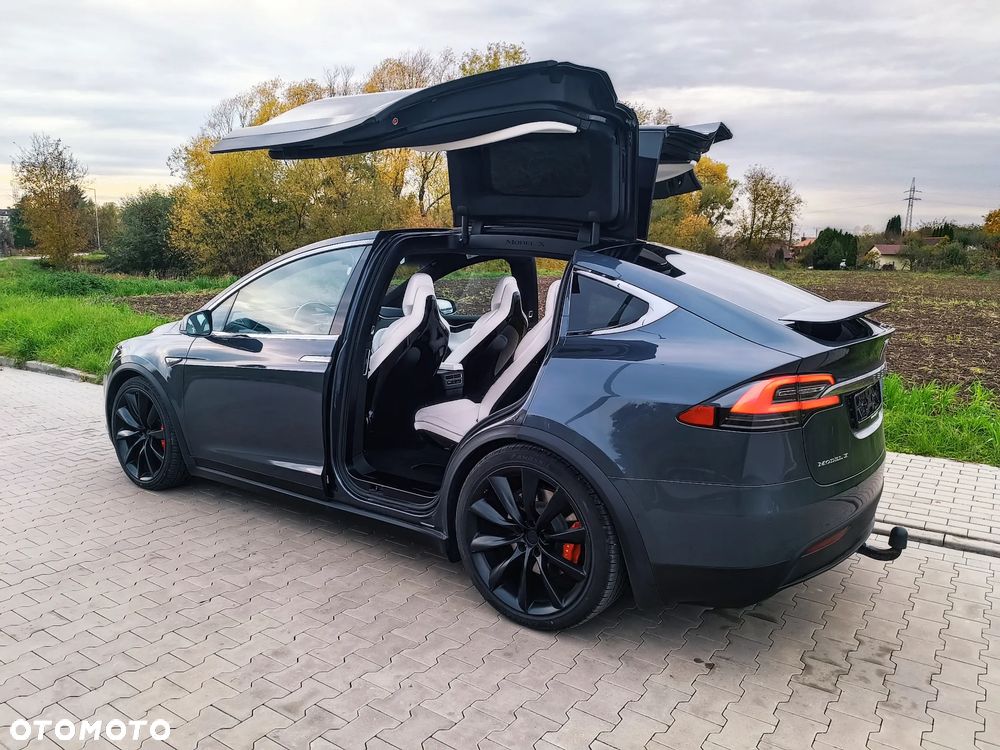 Tesla Model X Performance - 35