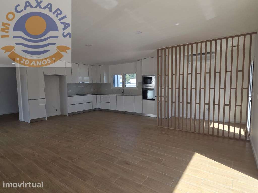 MORADIA T4 DE ARQUITETURA MODERNA - Grande imagem: 3/60