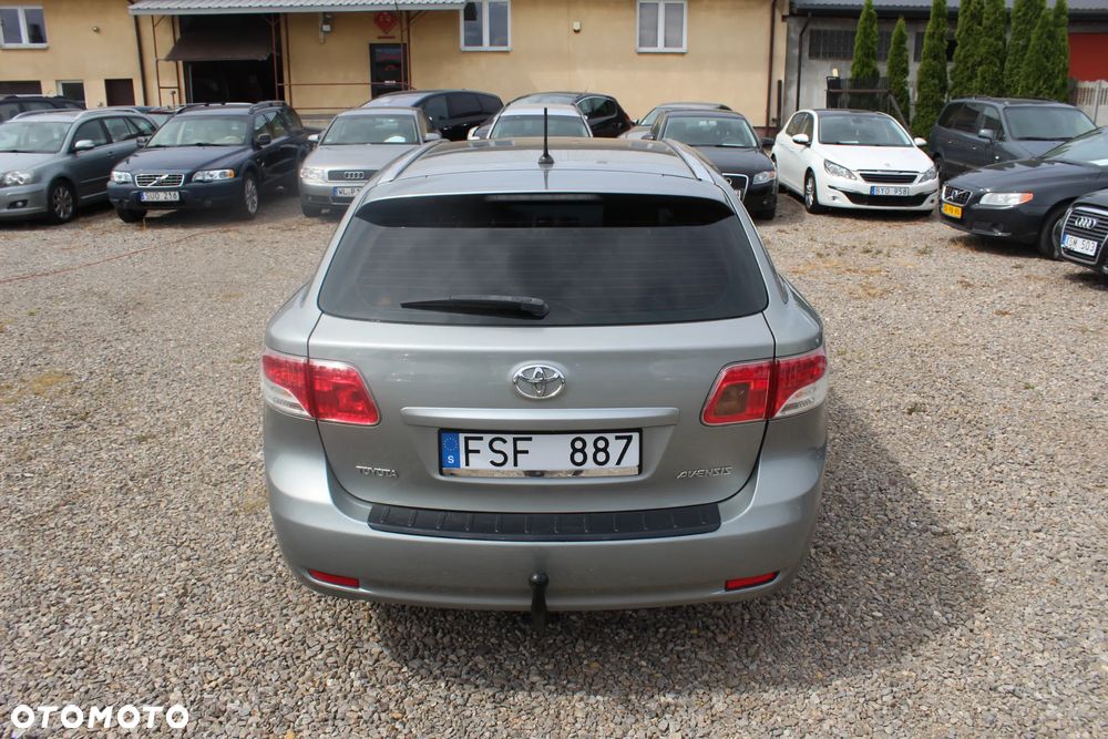Toyota Avensis - 10