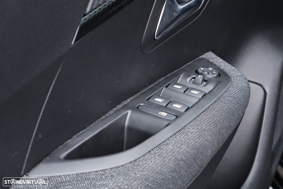 Peugeot 208 - 16