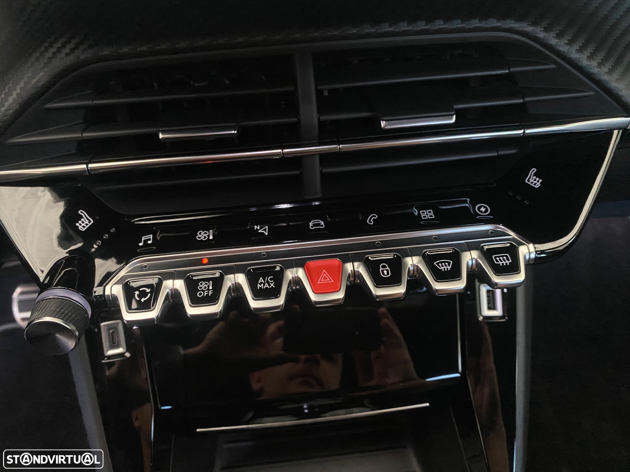 Peugeot e-208 GT - 19
