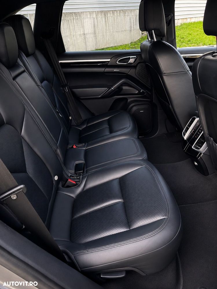 Porsche Cayenne 3.0 L - 11