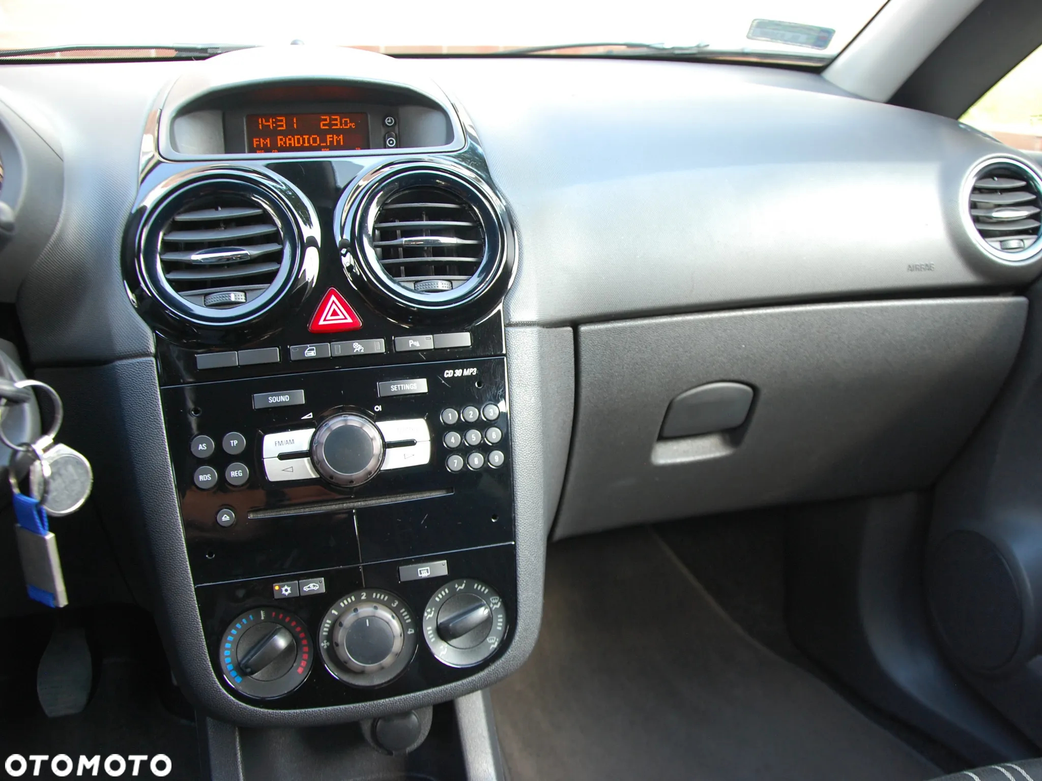 Opel Corsa 1.4 16V Enjoy - 11