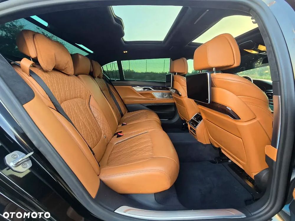 BMW Seria 7 750Li xDrive - 15