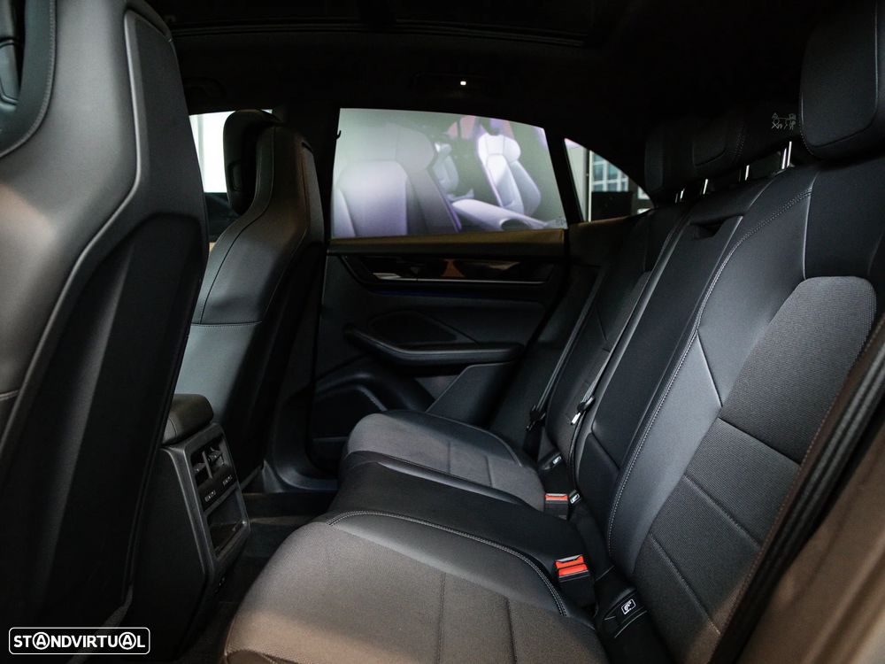 Porsche Macan Electric - 30