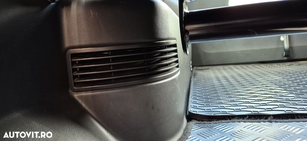 Volkswagen Caravelle - 25