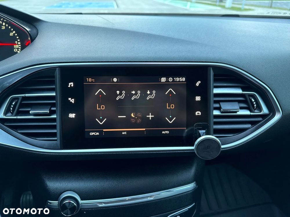 Peugeot 308 1.2 PureTech GPF Allure S&S - 20