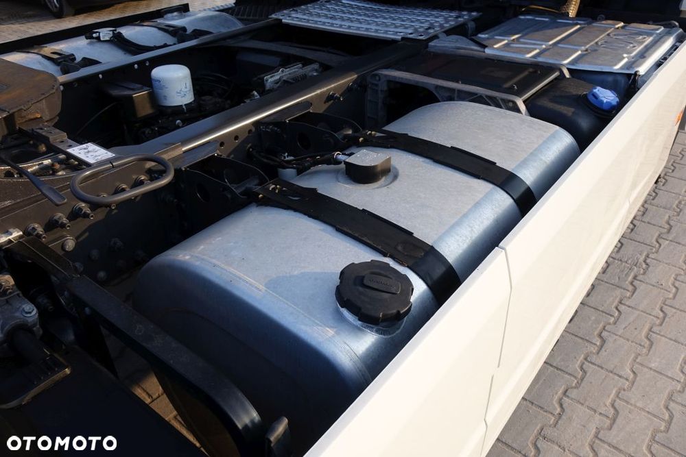 Volvo FH 500 GLOBETROTTER / I-SAVE / STANDARD / AUTOMAT / EURO 6 / KLIMATYZACJA POSTOJOWA / LODÓWKA / LED / NAVI / 2 ZBIORNIKI - 16