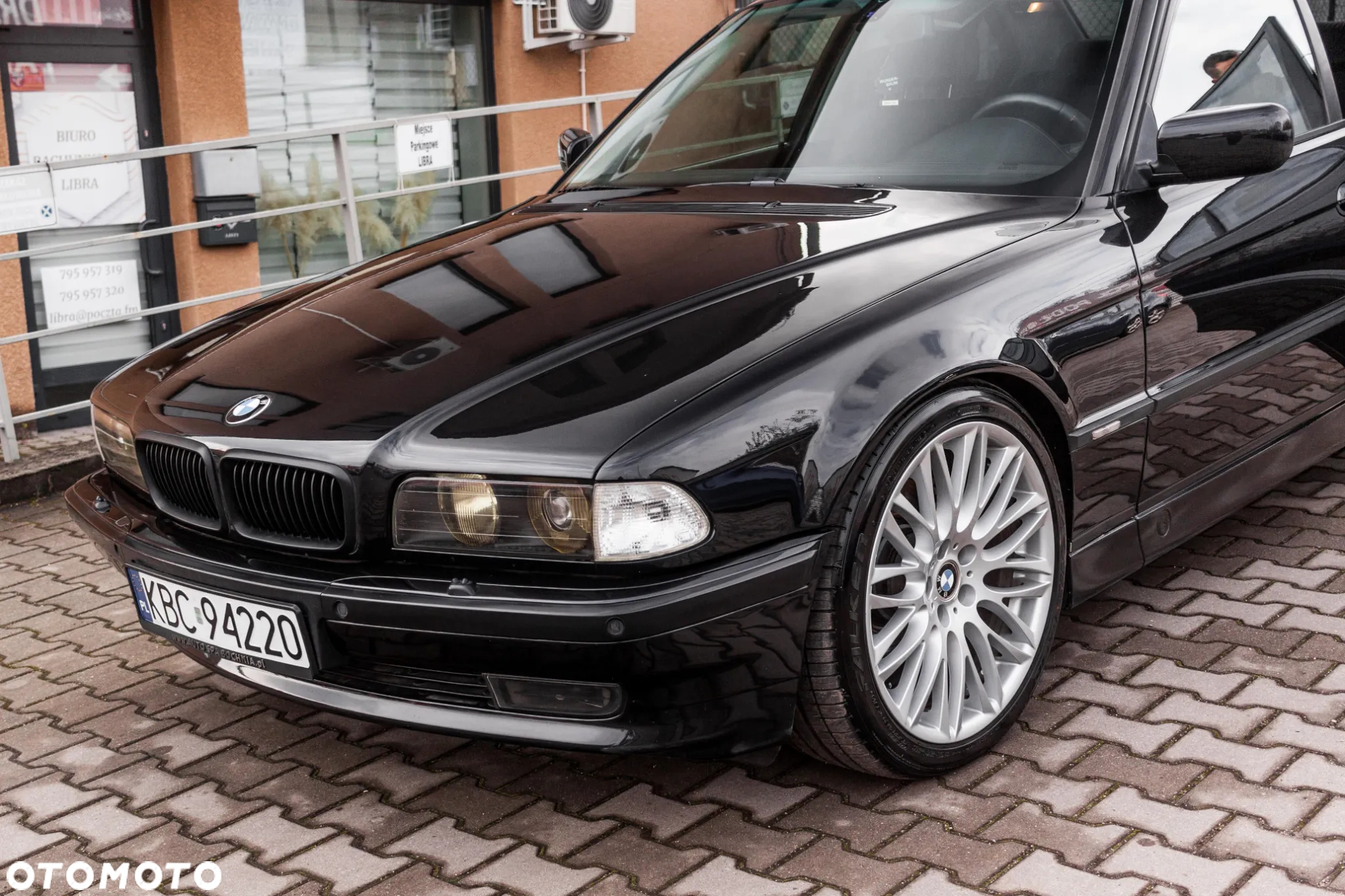 BMW Seria 7 750i - 4