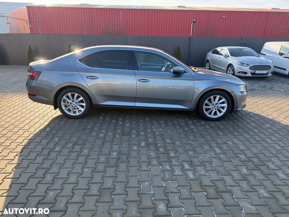 Skoda Superb 2.0 TDI DSG Active - 7