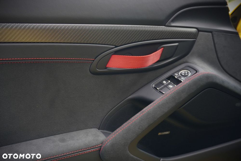 Porsche 718 Spyder - 16