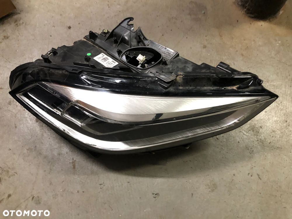 Lampa prawa LED BMW 1 F40 5A1E056 - 3