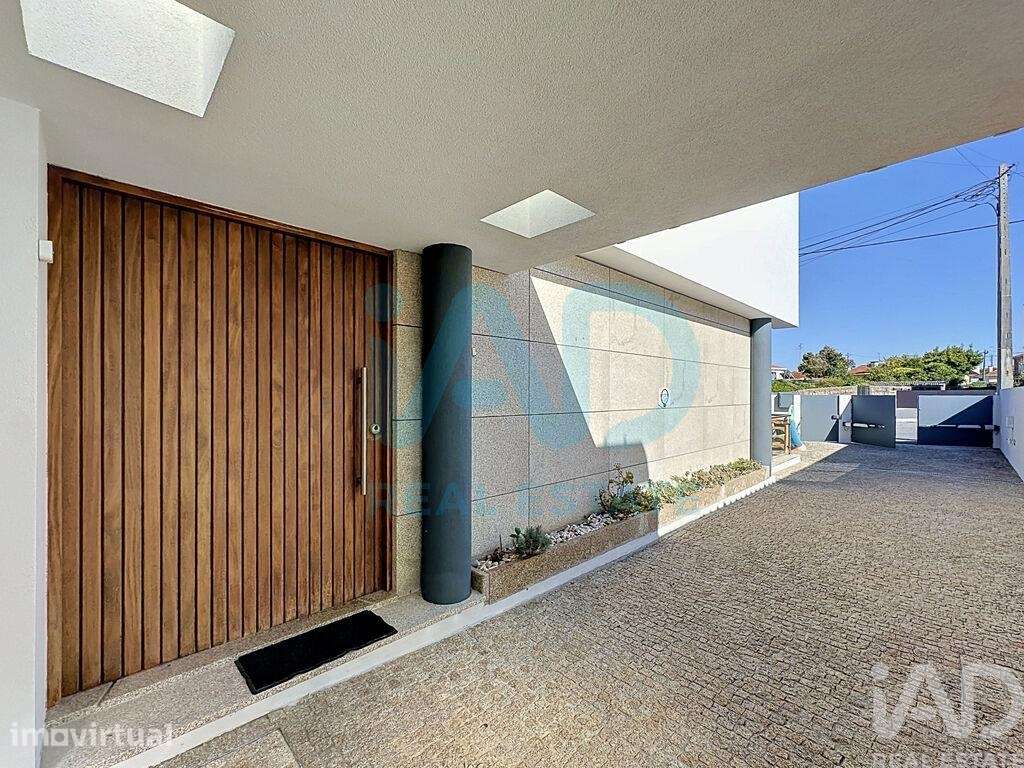 Casa / Villa T3 em São Félix da Marinha de 291 m2 - Grande imagem: 2/40