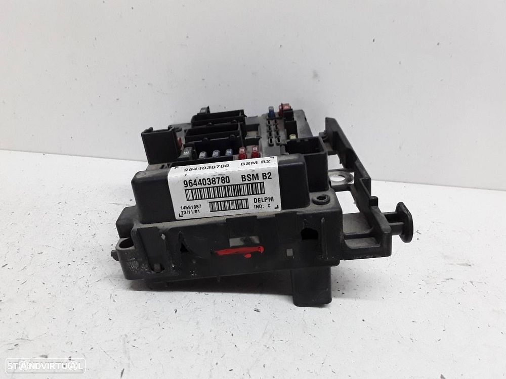 CAIXA RELÉS / FUSÍVEIS PEUGEOT 307 2001 - 4