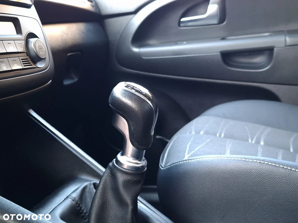 Kia Venga 1.6 CVVT Dream-Team Edition - 9