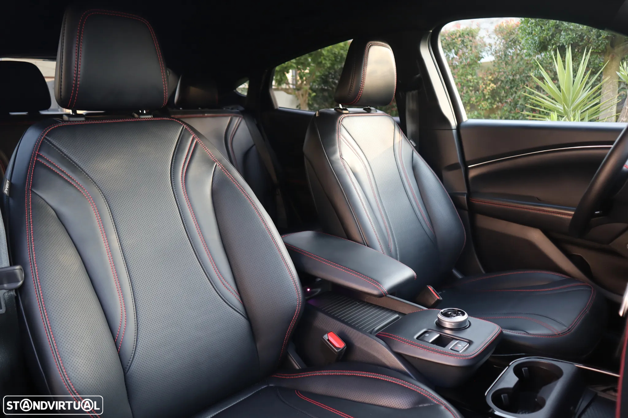 Ford Mustang Mach-E 75.7 kWh Premium AWD - 31