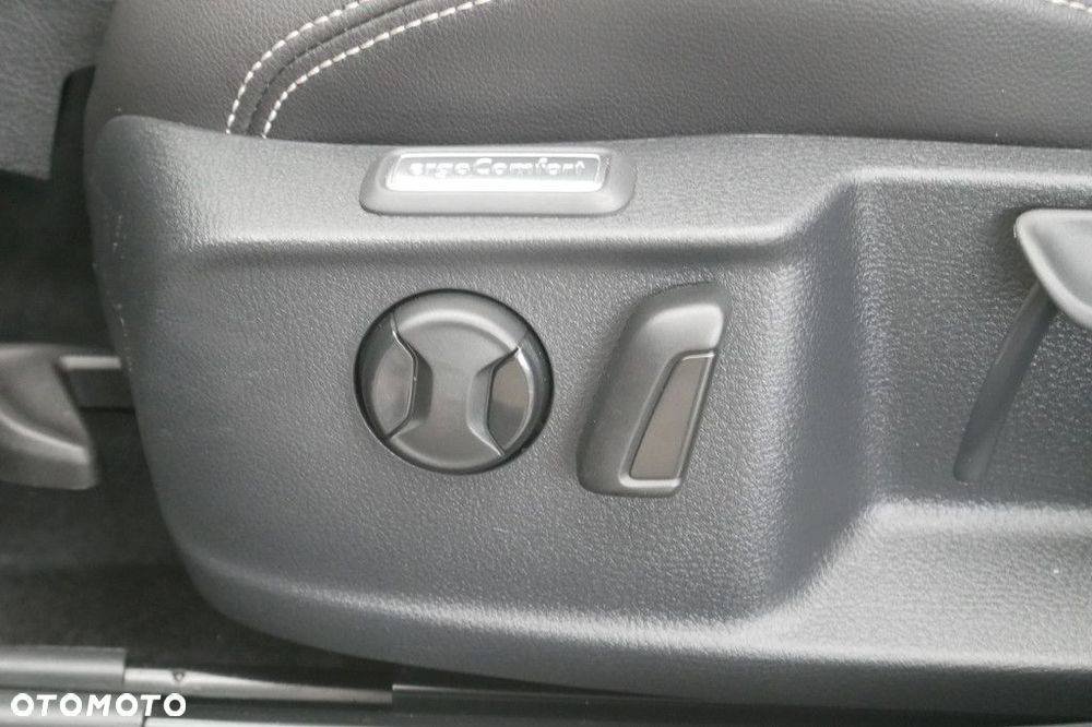 Volkswagen Passat Variant 2.0 TSI Elegance DSG - 33