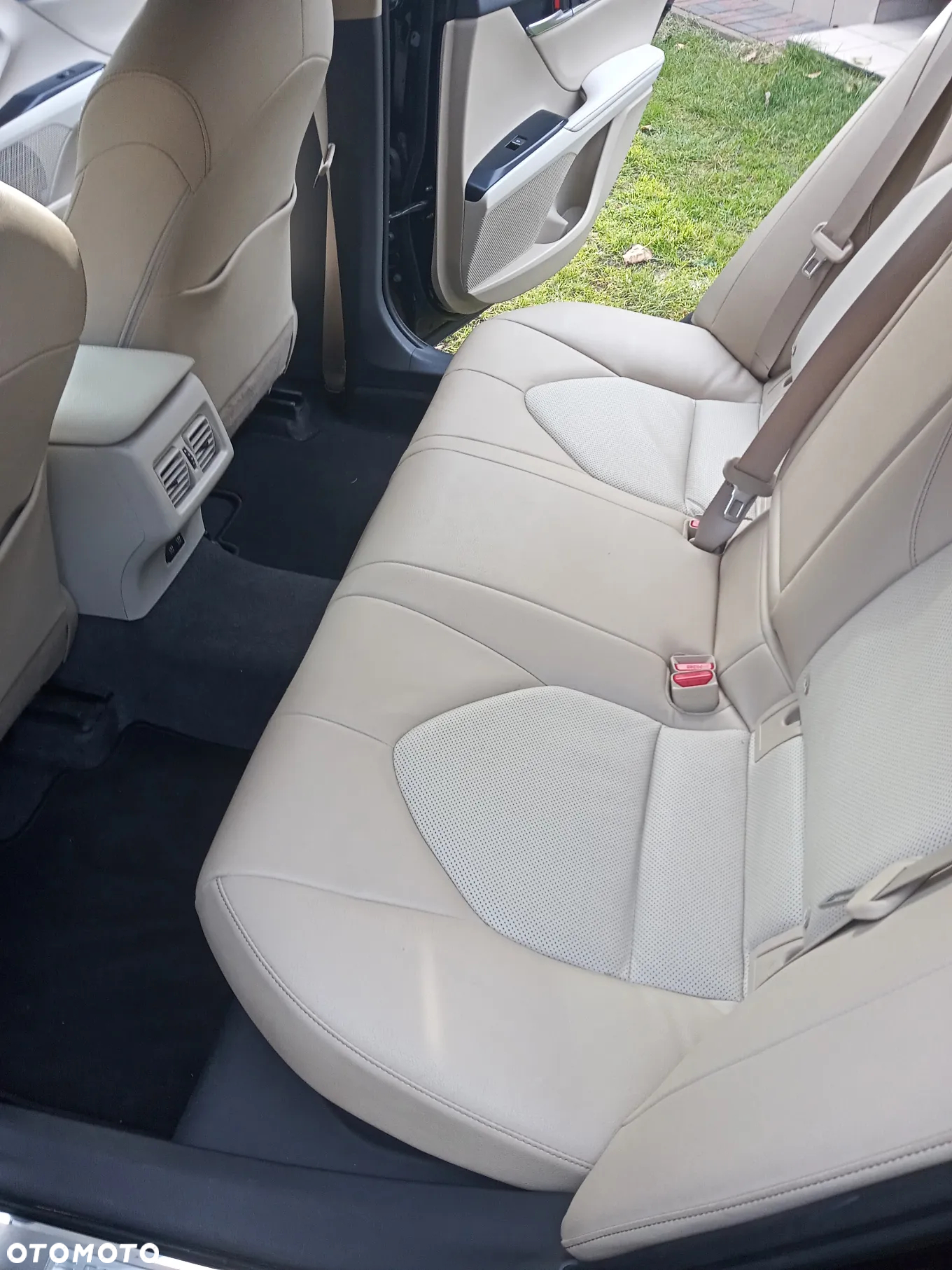 Toyota Camry 2.5 Hybrid Executive CVT - 8