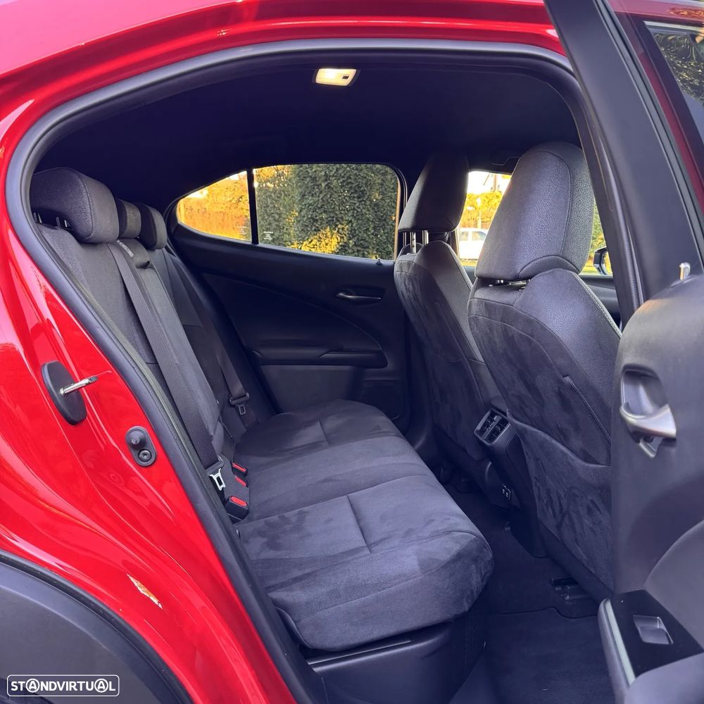 Lexus UX 250h Business - 13