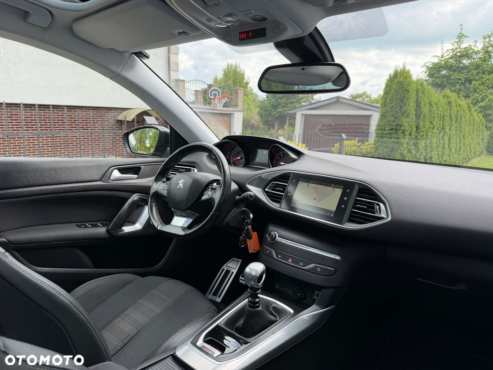 Peugeot 308 1.2 PureTech GPF Allure S&S - 13