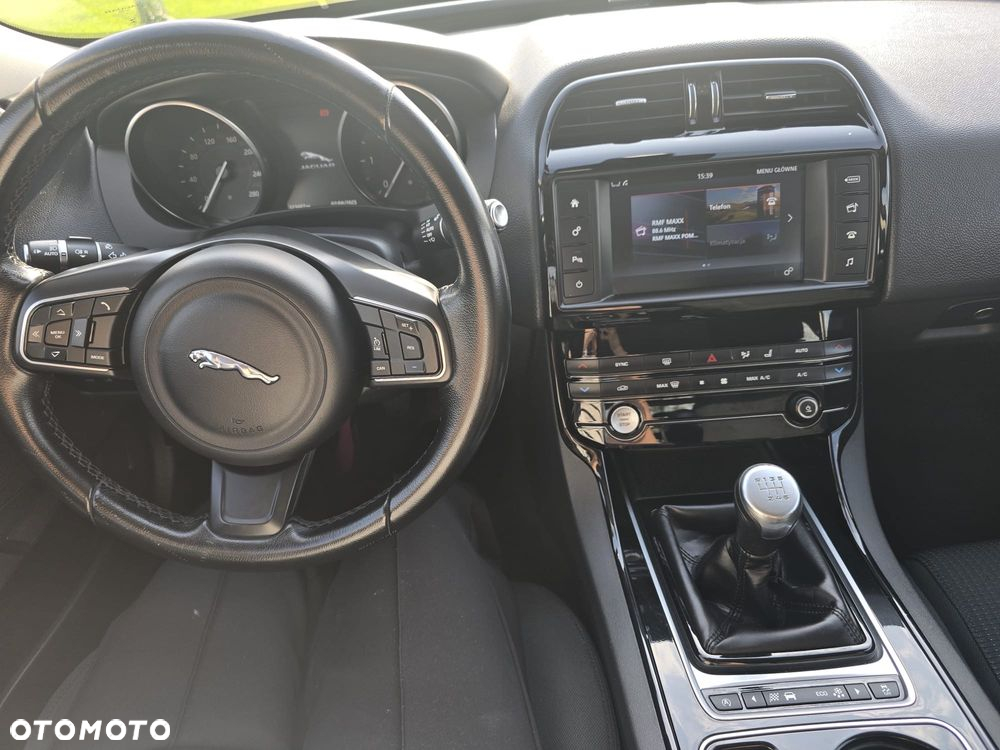Jaguar XE - 18