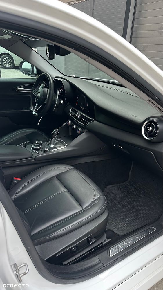 Alfa Romeo Giulia 2.0 Turbo 16V AT8-Q4 Ti - 19