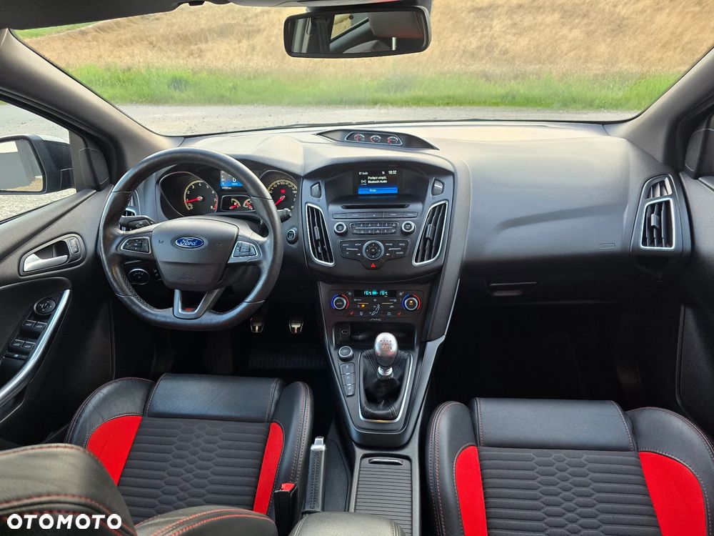 Ford Focus 2.0 EcoBoost ST mit Leder-Exclusiv-Paket - 22