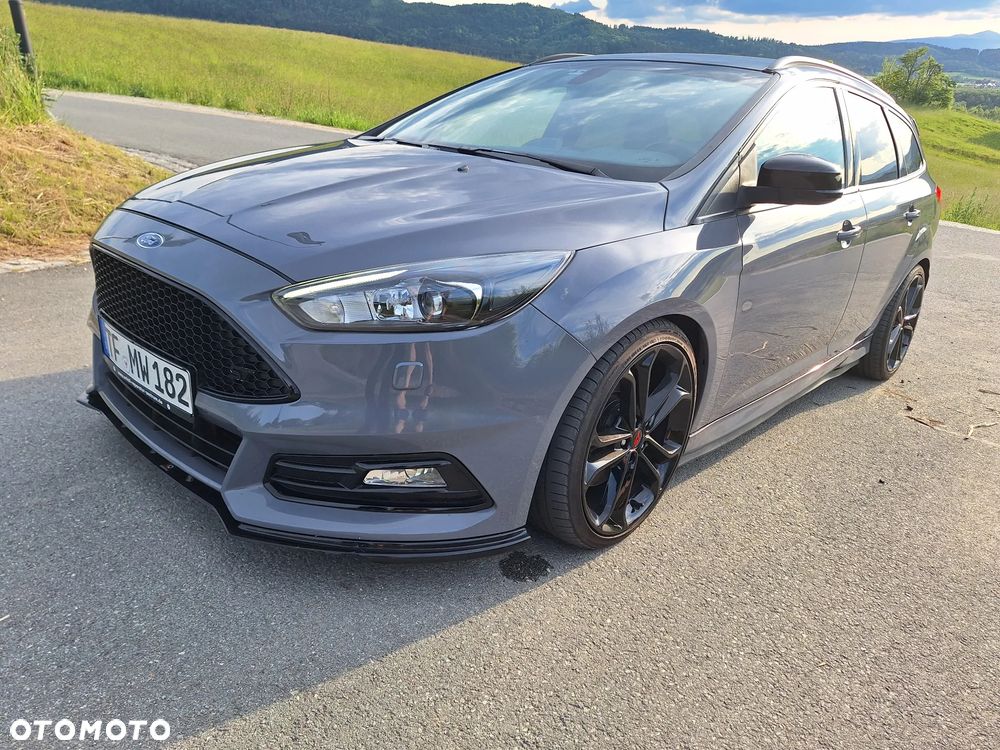Ford Focus 2.0 EcoBoost ST mit Leder-Sport-Paket - 26