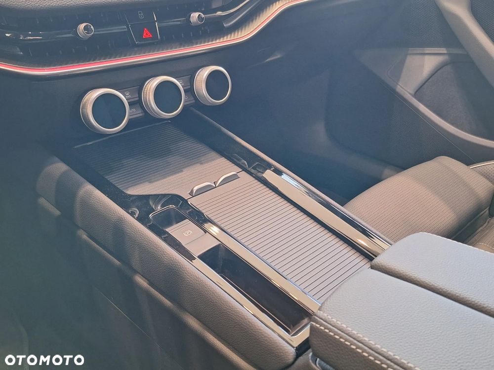 Skoda Superb 2.0 TSI Sportline DSG - 28