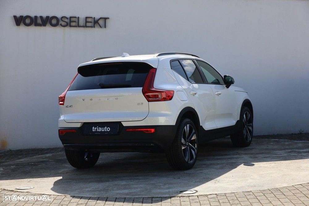 Volvo XC 40 2.0 B3 Plus Dark - 2