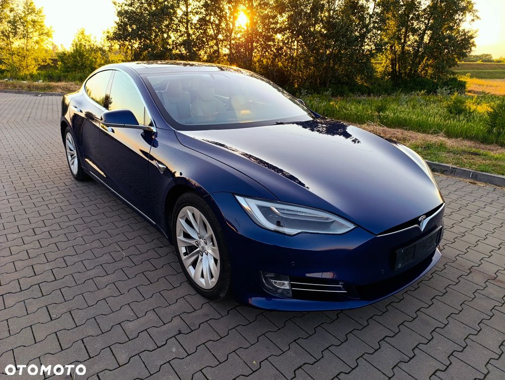 Tesla Model S - 35