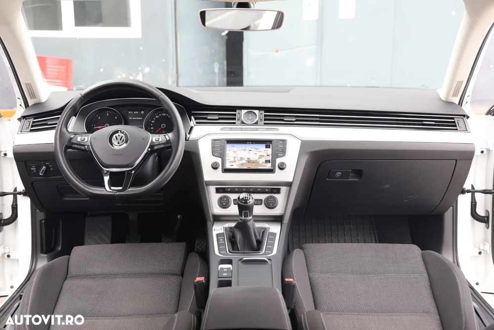 Volkswagen Passat 1.6 TDI Comfortline - 13