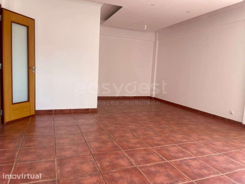 Apartamento T2 com áreas generosas e vista desafogada - Odivelas - Grande imagem: 4/30